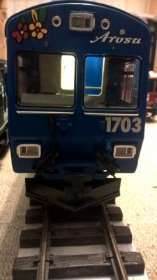 Pendelzug abgestellt Panto unten.jpg